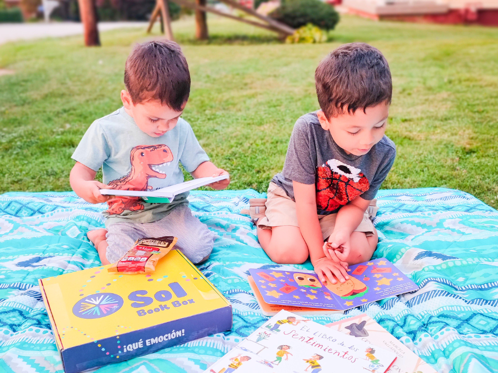 Familia Book Box New Hero 2025